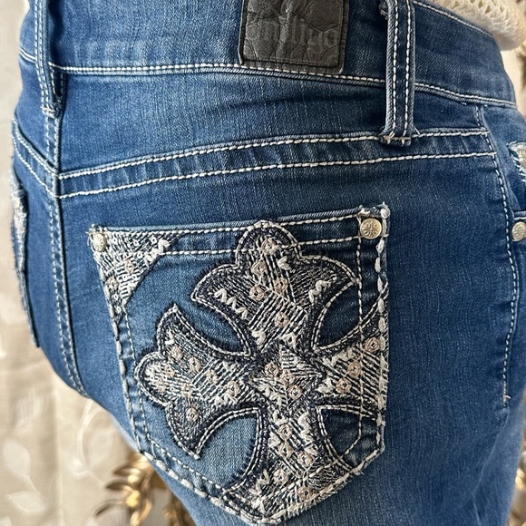 Love Indigo Blue Denim Shorts Size‎ 6 Cross Embroidery Rhinestones Cuffed - Picture 8 of 13